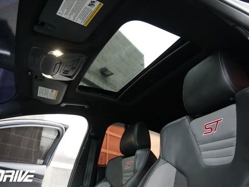 Used 2018 Ford Focus ST w/ Equipment Group 401A image 30