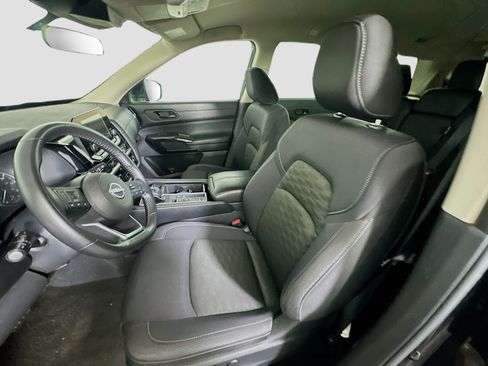 Used 2024 Nissan Pathfinder SV FWD image 13