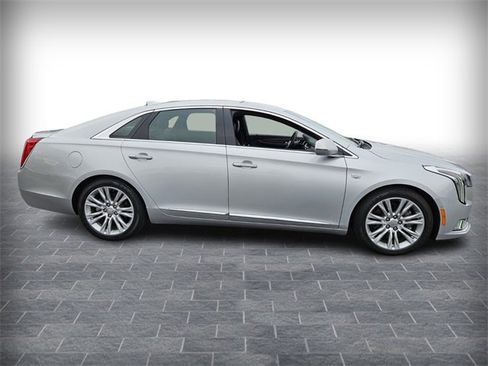 Used 2019 Cadillac XTS Luxury image 4