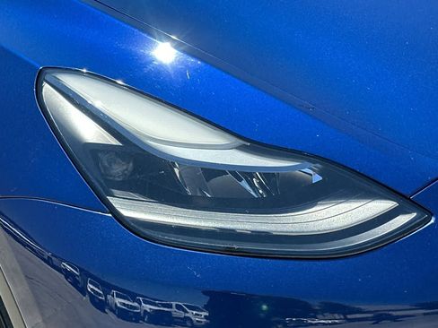 Used 2024 Tesla Model Y Long Range AWD/4WD image 31