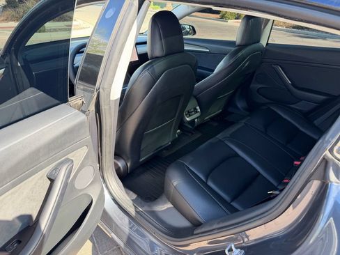 Used 2022 Tesla Model 3 Standard Range RWD image 9
