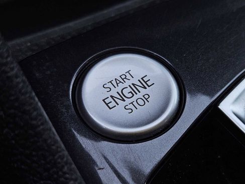 Used 2023 Volkswagen Tiguan SE image 21