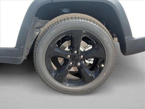 New 2025 Jeep Grand Cherokee Limited w/ Black Appearance Package image 10