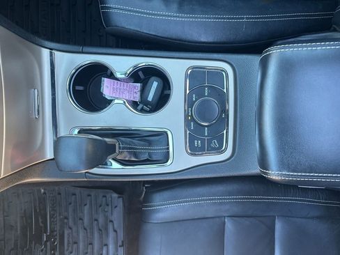 Used 2017 Jeep Grand Cherokee Limited image 32