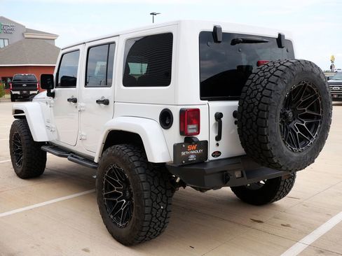 Used 2017 Jeep Wrangler Unlimited Sahara w/ Connectivity Group AWD/4WD image 6