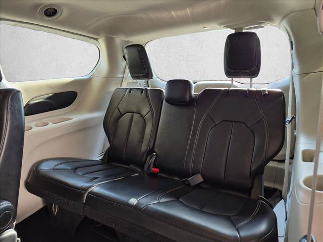 Used 2024 Chrysler Pacifica Touring-L FWD image 18