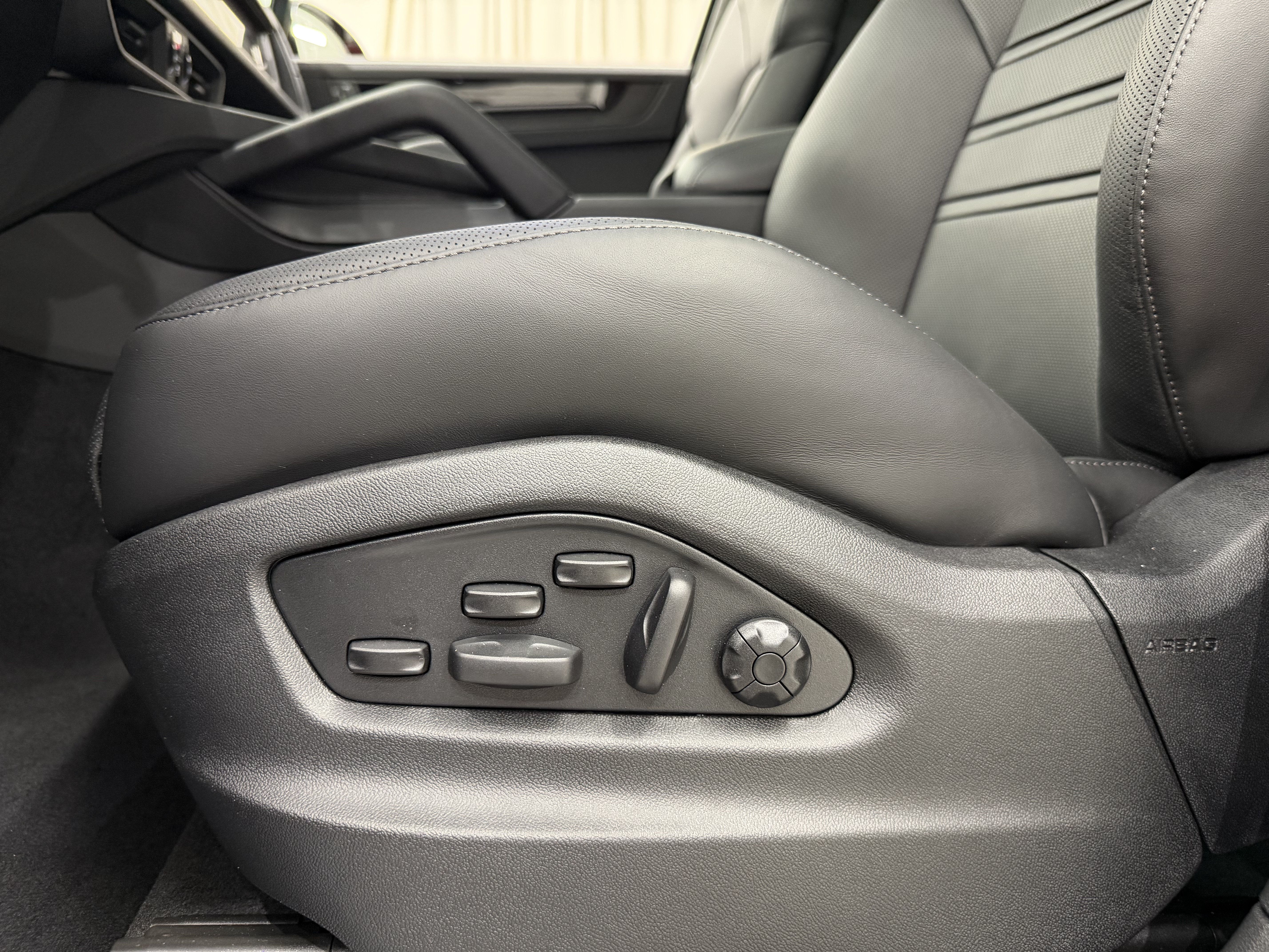 New 2026 Porsche Cayenne GTS AWD/4WD image 36