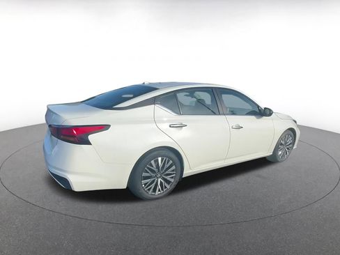 Used 2025 Nissan Altima 2.5 SV image 15