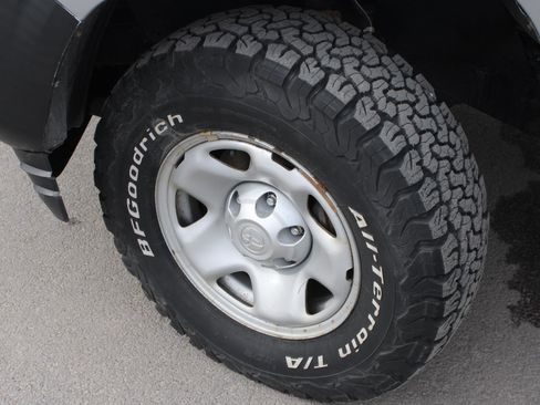 Used 2021 Toyota Tacoma SR image 17