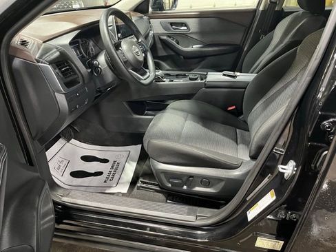 Used 2023 Nissan Rogue SV image 4