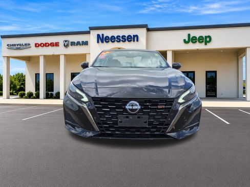Used 2024 Nissan Altima 2.5 SR FWD image 2
