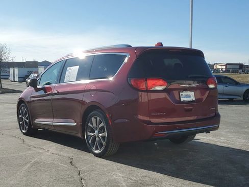 Used 2018 Chrysler Pacifica Limited image 5