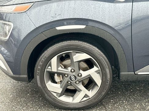 Used 2024 Hyundai Venue Limited image 18
