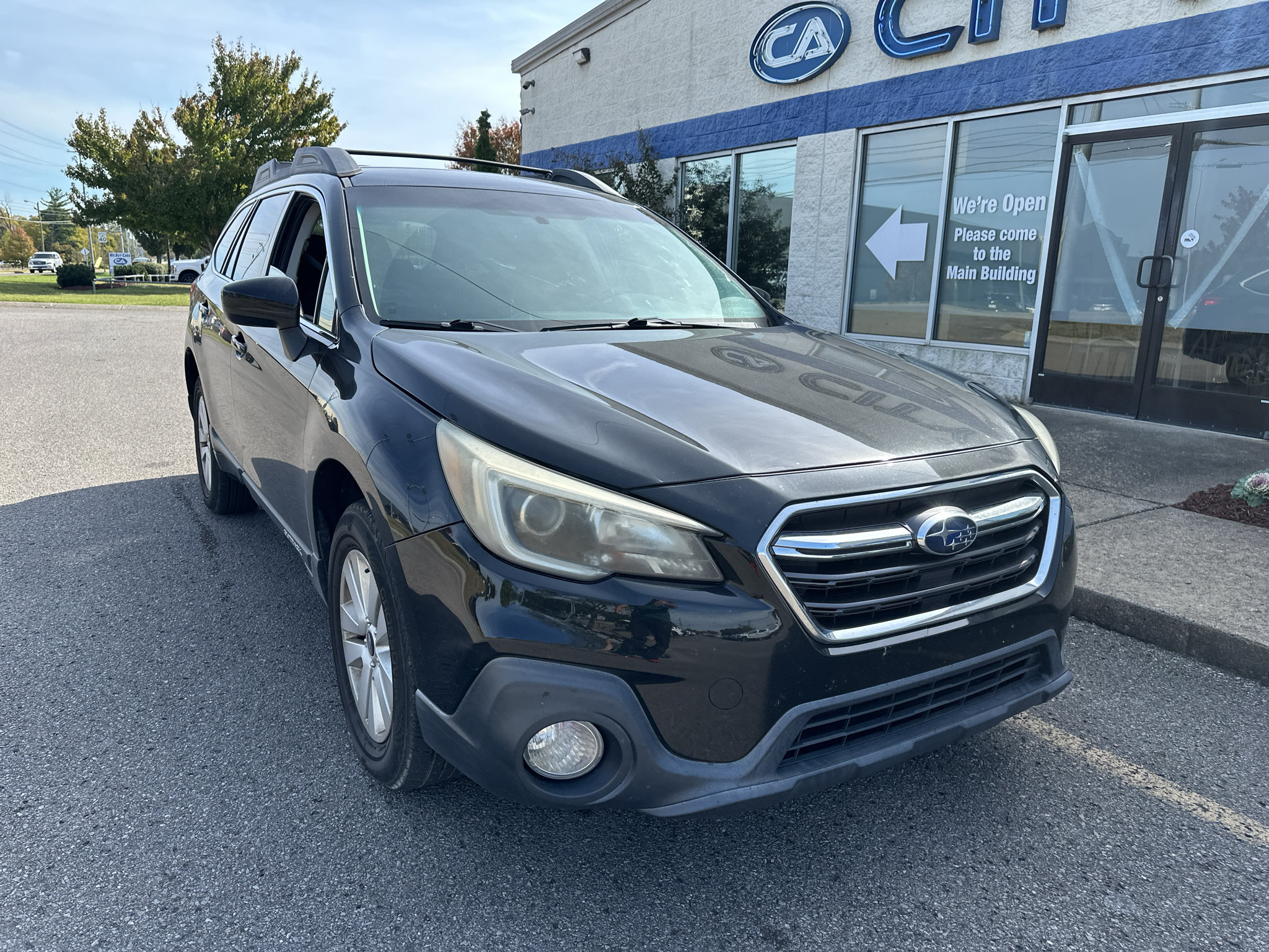 Used 2018 Subaru Outback 2.5i Premium AWD/4WD image 2