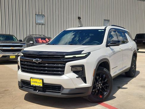 Used 2024 Chevrolet Traverse LT w/ Enhanced Driving Package FWD image 1