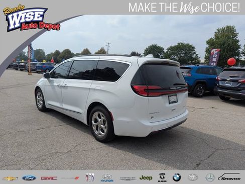 Used 2022 Chrysler Pacifica Limited FWD image 5
