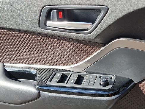 Used 2019 Toyota C-HR Limited FWD image 18