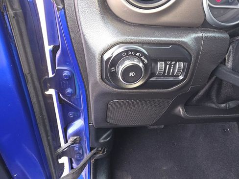 Used 2018 Jeep Wrangler Unlimited Sport S AWD/4WD image 25