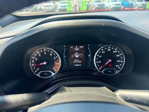 Used 2018 Jeep Renegade Altitude AWD/4WD image 33