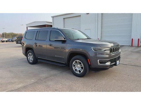 Used 2022 Jeep Wagoneer Series I image 2