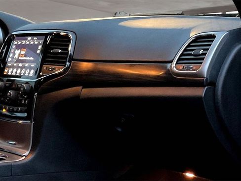 Used 2022 Jeep Grand Cherokee Laredo X image 25