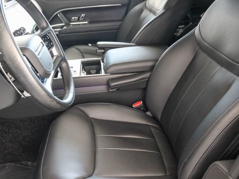 Used 2025 Land Rover Range Rover SE AWD/4WD image 19