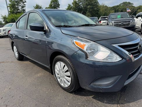 Used 2015 Nissan Versa SV FWD image 12