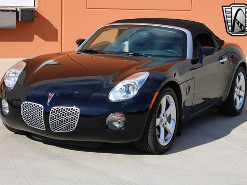 Used 2006 Pontiac Solstice Convertible w/ Premium Package image 4