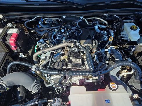 Used 2025 Toyota Tacoma TRD Sport AWD/4WD image 28