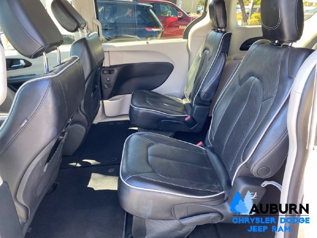 Used 2023 Chrysler Pacifica Limited FWD image 18