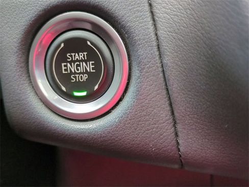 Used 2021 GMC Yukon SLT w/ SLT Premium Package image 16