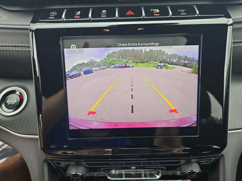 New 2025 Jeep Grand Cherokee Laredo image 10