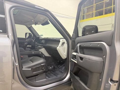 Used 2022 Land Rover Defender 110 S AWD/4WD image 44