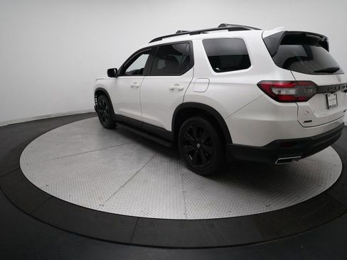 Certified 2025 Honda Pilot Black Edition image 12