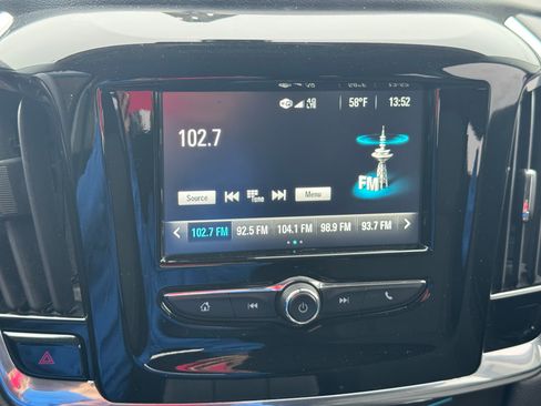 Used 2018 Chevrolet Traverse LS FWD image 18