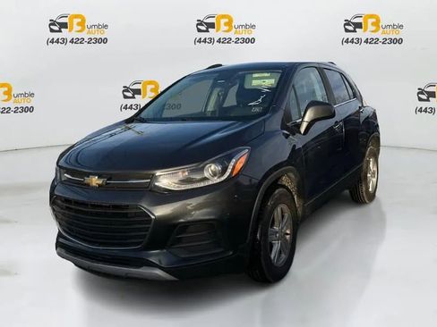 Used 2017 Chevrolet Trax LT w/ LT Convenience Package image 1