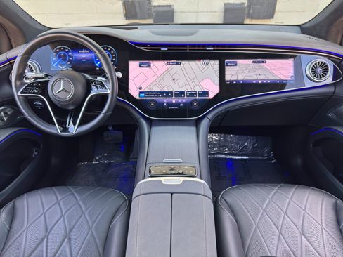 Used 2023 Mercedes-Benz EQS 580 4MATIC SUV w/ Exclusive Trim Package image 12