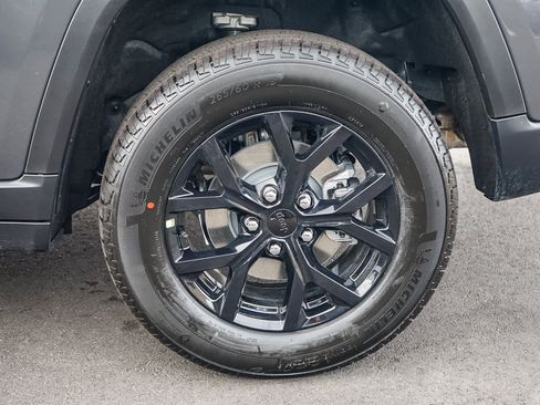 New 2026 Jeep Grand Cherokee Altitude image 10