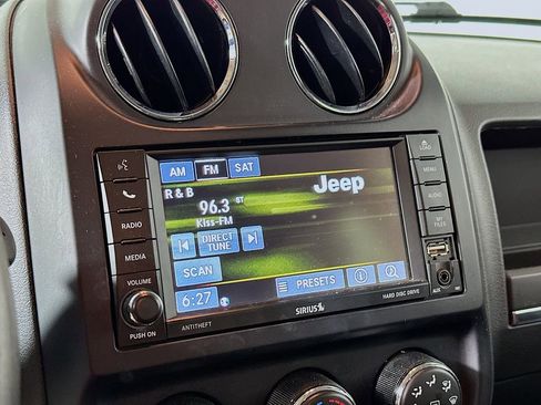 Used 2014 Jeep Patriot Latitude AWD/4WD image 13