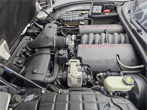 Used 2004 Chevrolet Corvette Coupe w/ Preferred Equipment Group RWD image 15