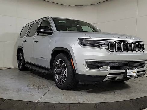 Used 2024 Jeep Wagoneer Series III image 2