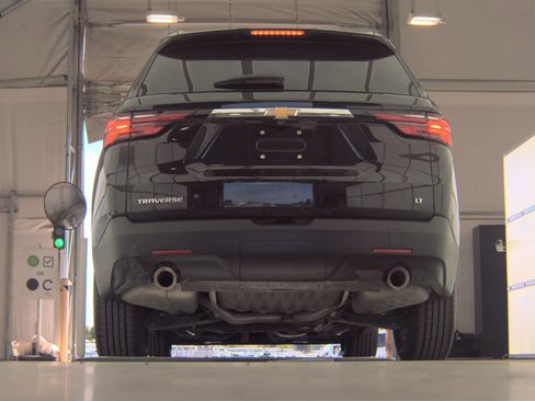 Used 2023 Chevrolet Traverse LT image 8