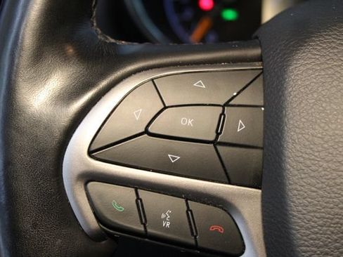 Used 2021 Jeep Grand Cherokee Altitude AWD/4WD image 16