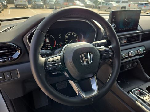 Used 2025 Honda Pilot EX-L image 16