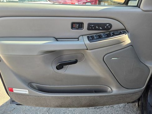 Used 2005 Chevrolet Avalanche LT w/ Preferred Equipment Group image 9