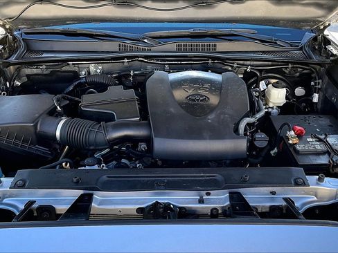 Used 2020 Toyota Tacoma TRD Sport Double Cab 5' Bed AT image 29