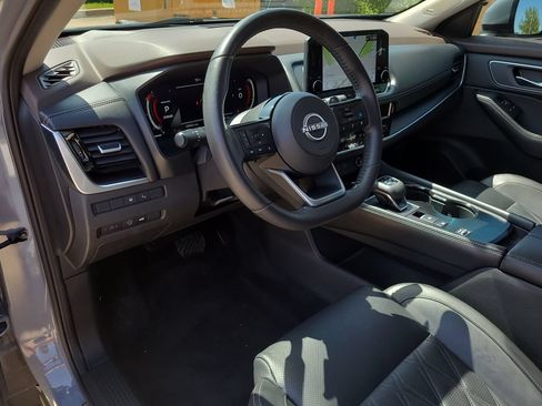 Certified 2023 Nissan Rogue Platinum w/ Platinum Premium Package FWD image 17