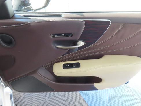 Used 2019 Lexus LS 500 w/ Interior Upgrade Package RWD image 44