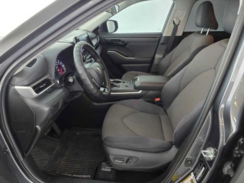 Used 2020 Toyota Highlander L FWD image 21