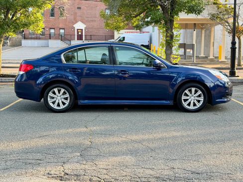 Used 2010 Subaru Legacy 2.5i Premium AWD/4WD image 6